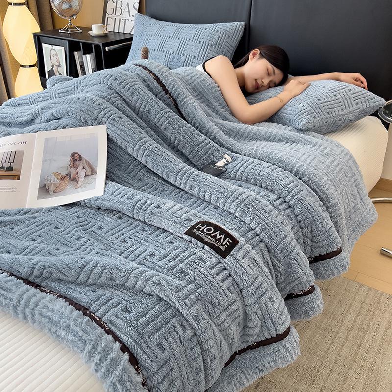 

Утолщенное зимнее одеяло из кораллового флиса для дивана, кровати, общежития или офисного сна 100x150cm Children ~1.4kg