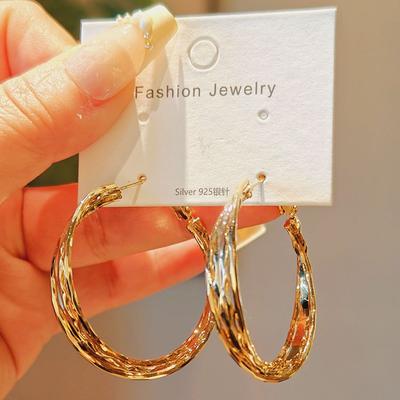 Übertriebene große Ohrringe Nischen-Set High-End gefaltete einfache Ohrringe 0 Jahre alte neue Ohrringe