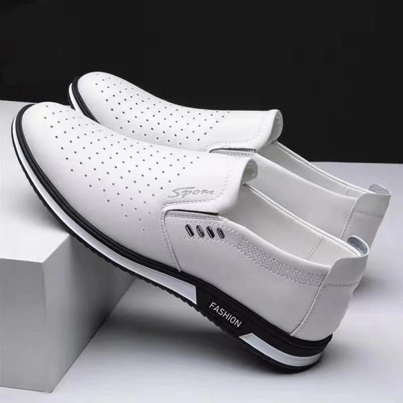 Handmade Men's Slip-On Leather Moccasins: Soft Sole Formal British Style for Commuting