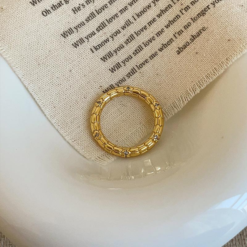 

Древнее тяжелое промышленное легкое роскошное полное бриллиантовое кольцо для женщин, нишевое, чувственное, индивидуальное, модное, изысканное, универсальное кольцо для поездок на работу