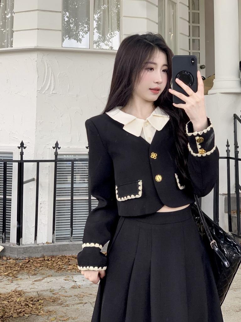Spring and Autumn Xiaoxiangfeng temperament retro French Hepburn style splicing top + skirt two-piece suit for women