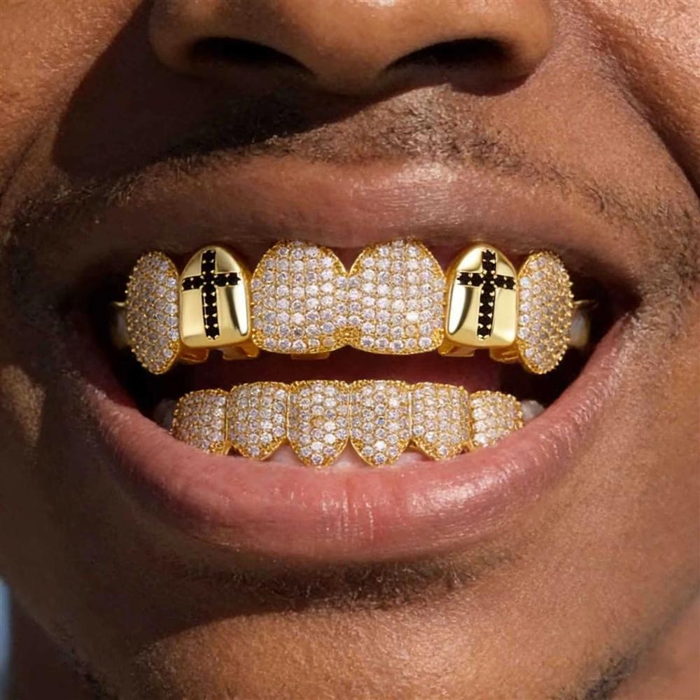 Hot Selling Cross Vampire Fangs Dental Grillz Full Paved Zircon Real Gold Plated Hip Hop Halloween Teeth Jewelry