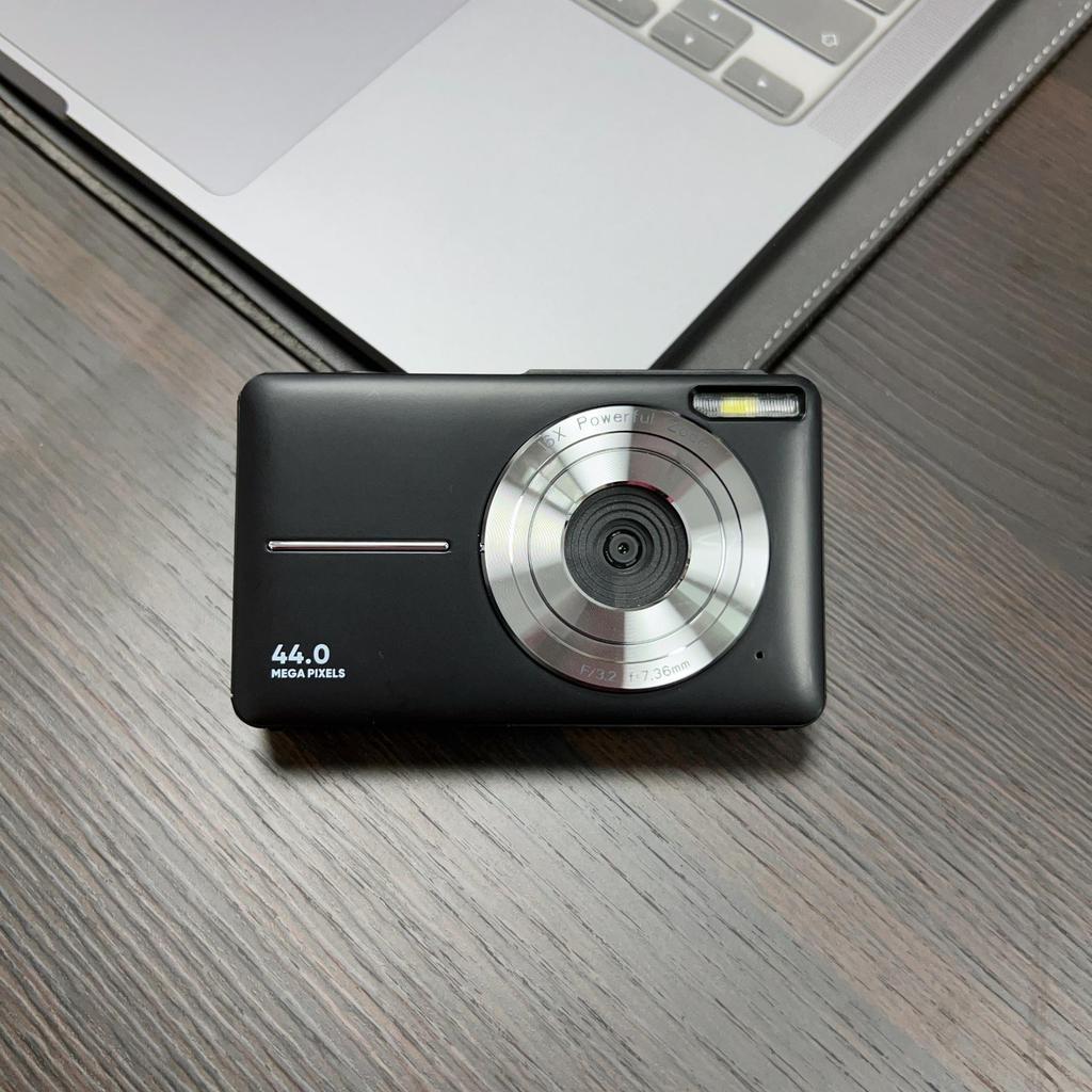 High-Definition Retro-Style Student CCD Camera with Self-Timer