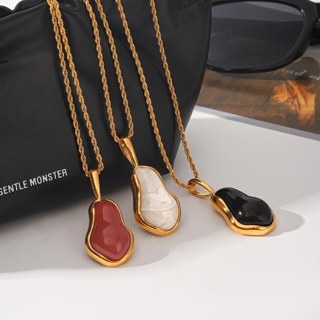 Phoenix Trend Light Luxury Neck Jewelry 18K Gold Plated Faux Baroque Pearl Style Pendant Necklace