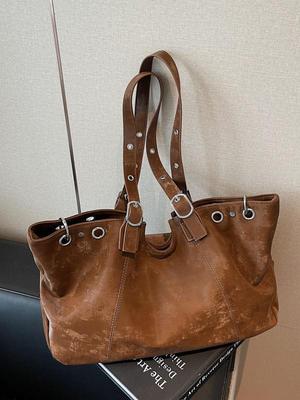 Trendige Retro Damen Schultertasche aus Leder mit Nieten und großem Fassungsvermögen