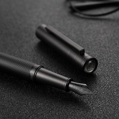 Pluma Estilográfica Selva Negra, Plumín Extra Fino, Caja de Regalo de Metal, Hongdian