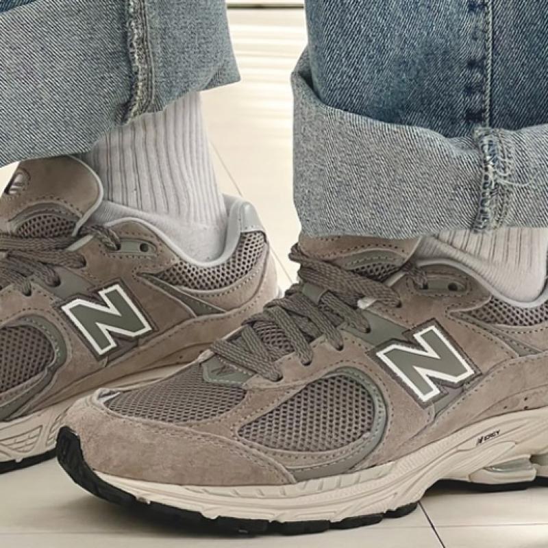 New Balance Sneakers Unisex 2002 Model Options