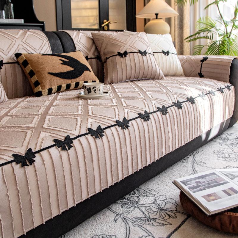 

Французская универсальная подушка для дивана на четыре сезона 2025 новая шенилловая кожаная подушка для сиденья дивана фиксированный нескользящий цельный чехол 70*70cm