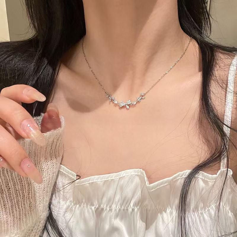 Elegant Japanese-Korean Zirconia Bow Necklace - Women's Summer Light Luxury Clavicle Chain