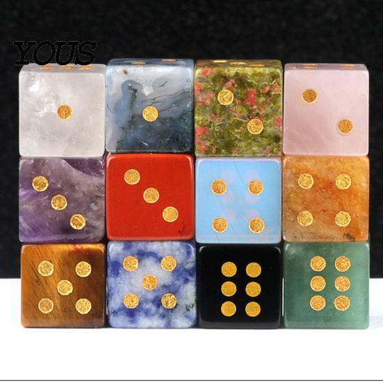 Dés Faits Main en Pierre Naturelle avec Points Dorés, Mini Dés en Cristal de Guérison Faux Sculptés pour Jeu, à 6 Faces pour Plateau de Jeu de Société Poli