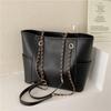 Large Capacity Bag Women's 2 Winter New Fashion Simple Commuter Shoulder Tote Bag Casual Chain Women's Bag
