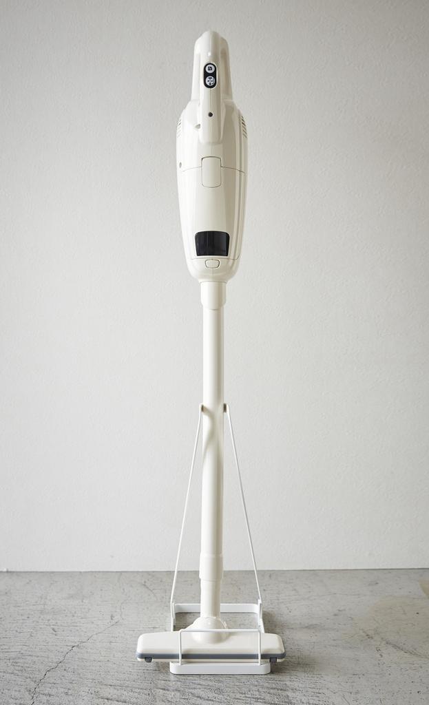 Yamazaki Stick Vacuum Stand, White, Approx. W15 X D24 X H38cm, Plate, Cordless Vacuum Cleaner Stand, 3275