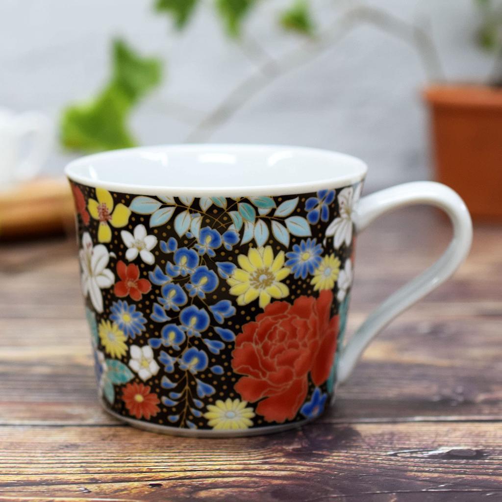 Waza no Kura Kutani Ware Hrnek s květinami z černé keramiky Luxusní značkové nádobí vyrobené v Japonsku Dárek k 60. narozeninám