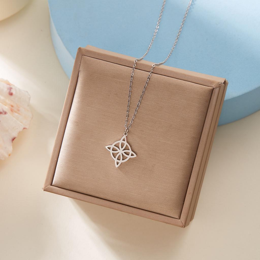 Minimalist Floral Lady Necklace With Stainless Steel For Fashion Casual Wear
