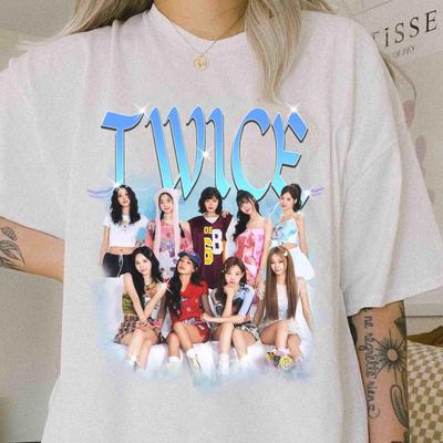 2026 Maglietta Twice Stile Bootleg Vintage Anni '90, Maglietta Twice World Tour This Is for Shirt, Maglietta Kpop Twice, Maglietta Retro Twice This Is for Shirt, Maglietta Twice Ten