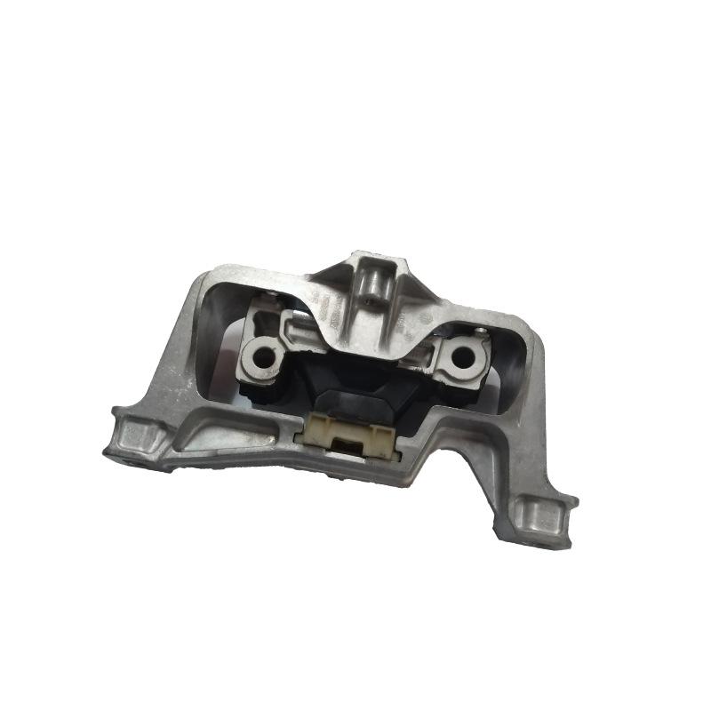 Front Right Engine Mounting Bracket for Mercedes-Benz CLA/GLA (Part #2462401717)