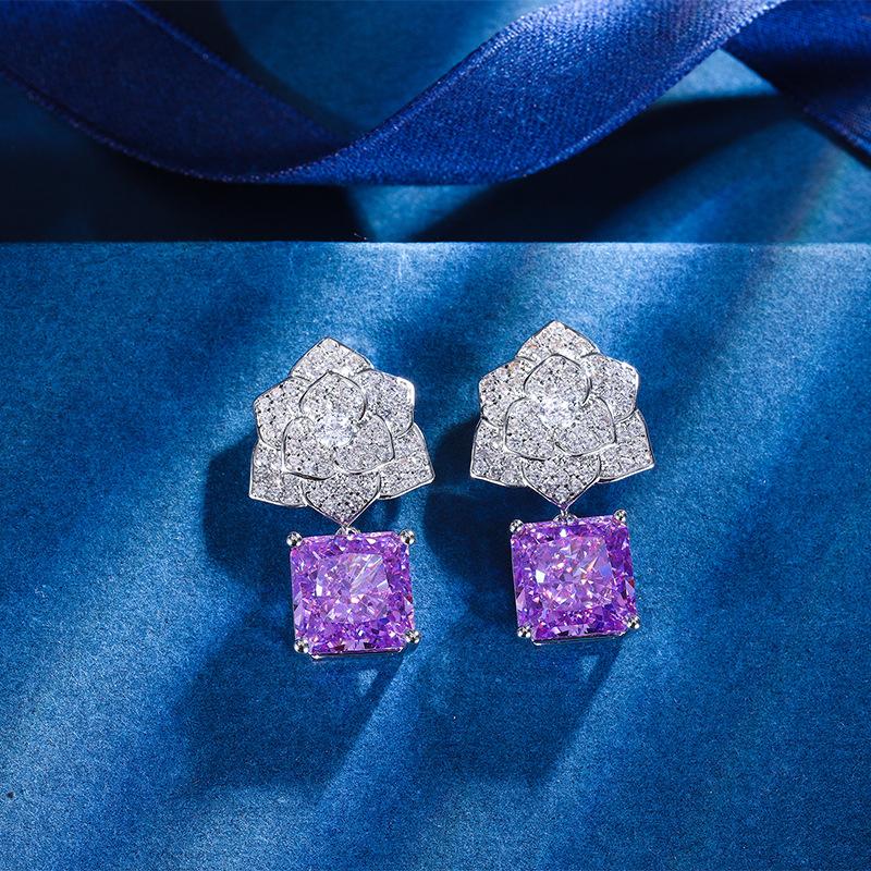 

Autumn And Winter Jewelry Set, High Carbon Diamond Ice Flower Cut Copper Inlaid Petal Stud Earrings, Main Stone 10 * 10