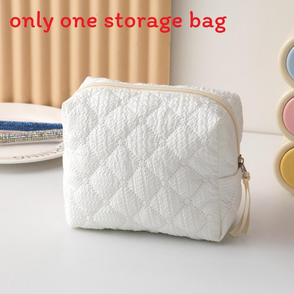 Polyester Travel Makeup Bag With Large Capacity And Zipper Closure For Women