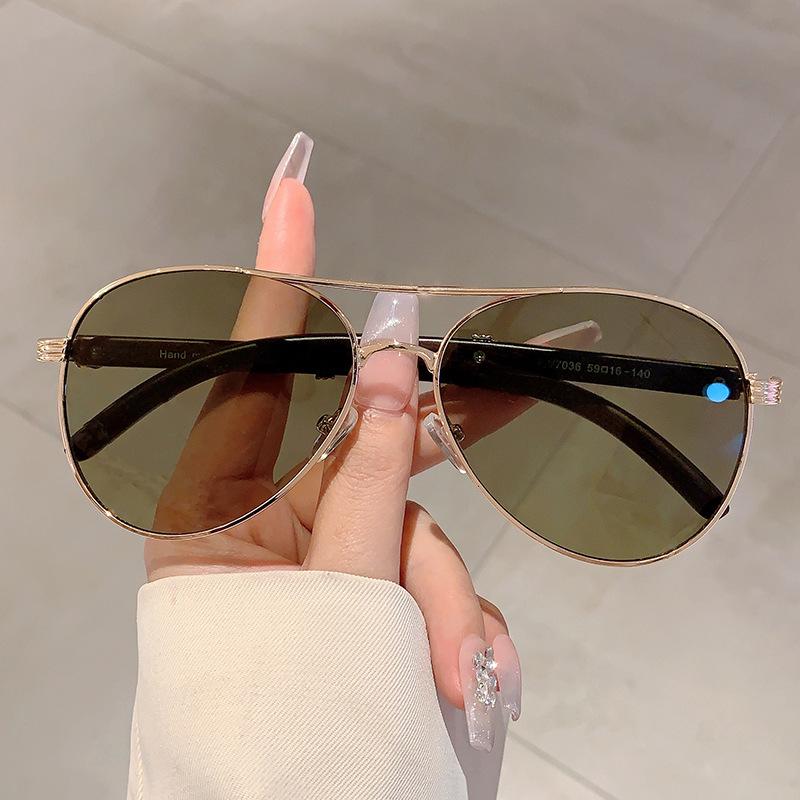 

Classic Pilot Sunglasses Women For Men Male Vintage Sun Glasses Luxury Brand Designer Punk Popular Metal Driving Shades