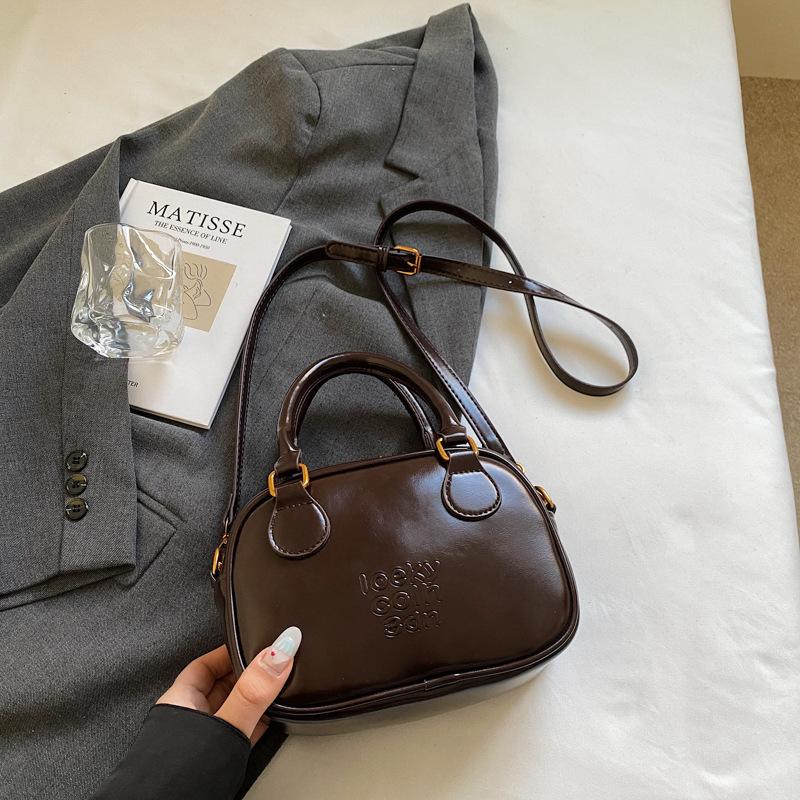 

Premium niche bag women s autumn and winter retro new versatile niche messenger bag portable small square bag