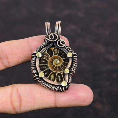 Pendentif Fossile d'Ammonite Bijou Enveloppé de Fil de Cuivre Pierre Précieuse Pendentif en Cuivre Bijou Boho Fait Main Pendentif Enveloppé de Fil Cadeau pour Anniversaire