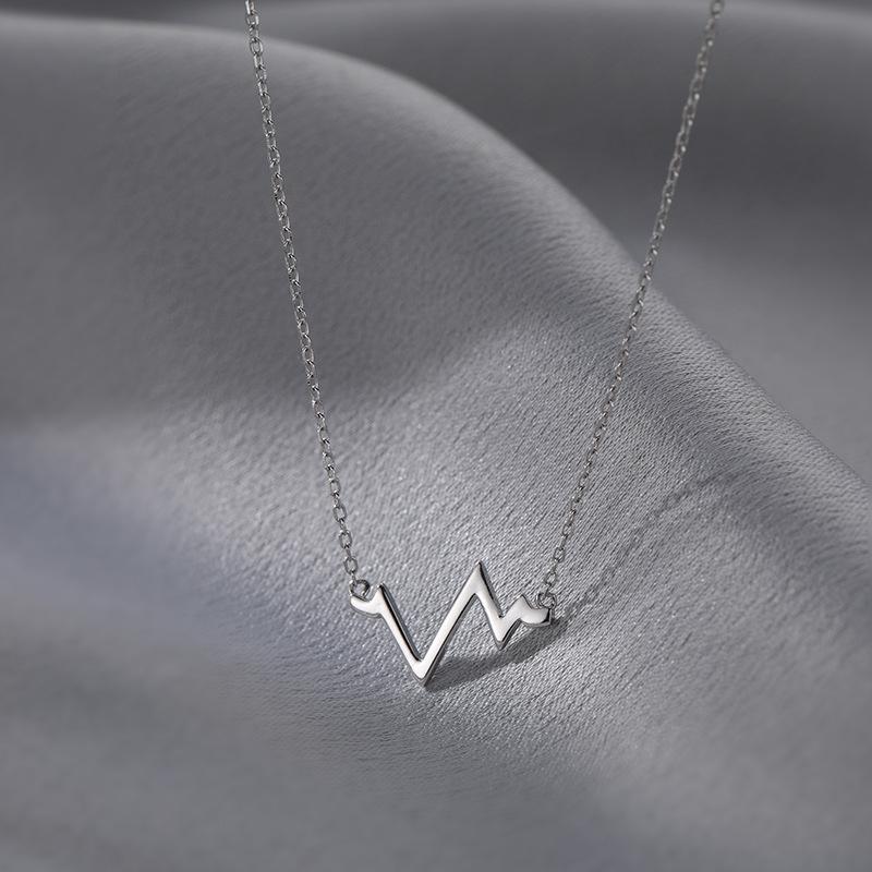 Heart-pounding year women's necklace simple and fresh student niche design clavicle chain