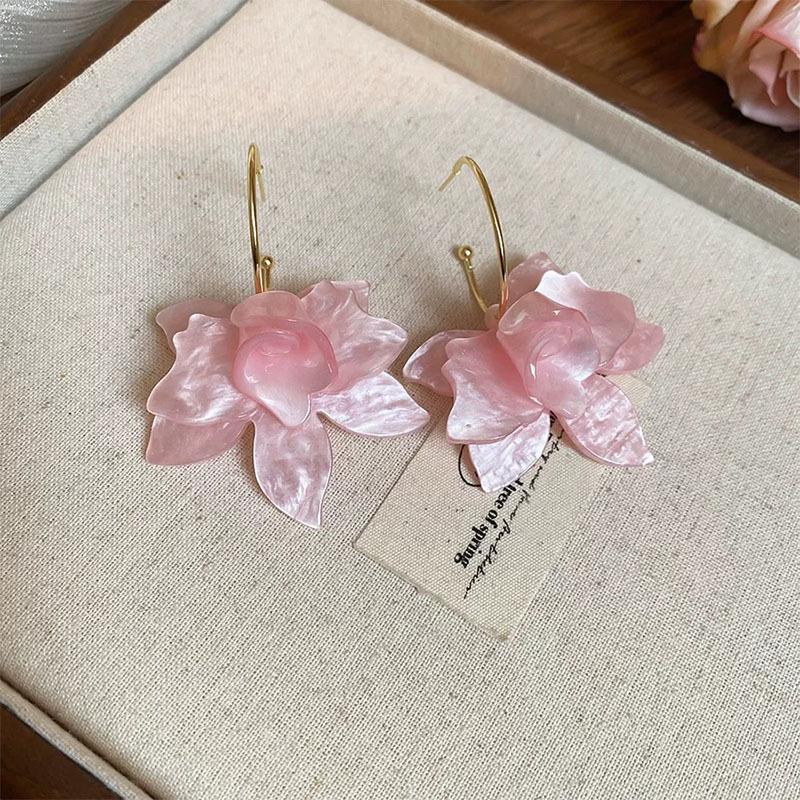 Elegant French Retro Acrylic Flower Earrings: Feminine Niche Fashion, Luxurious High-End Jewelry
