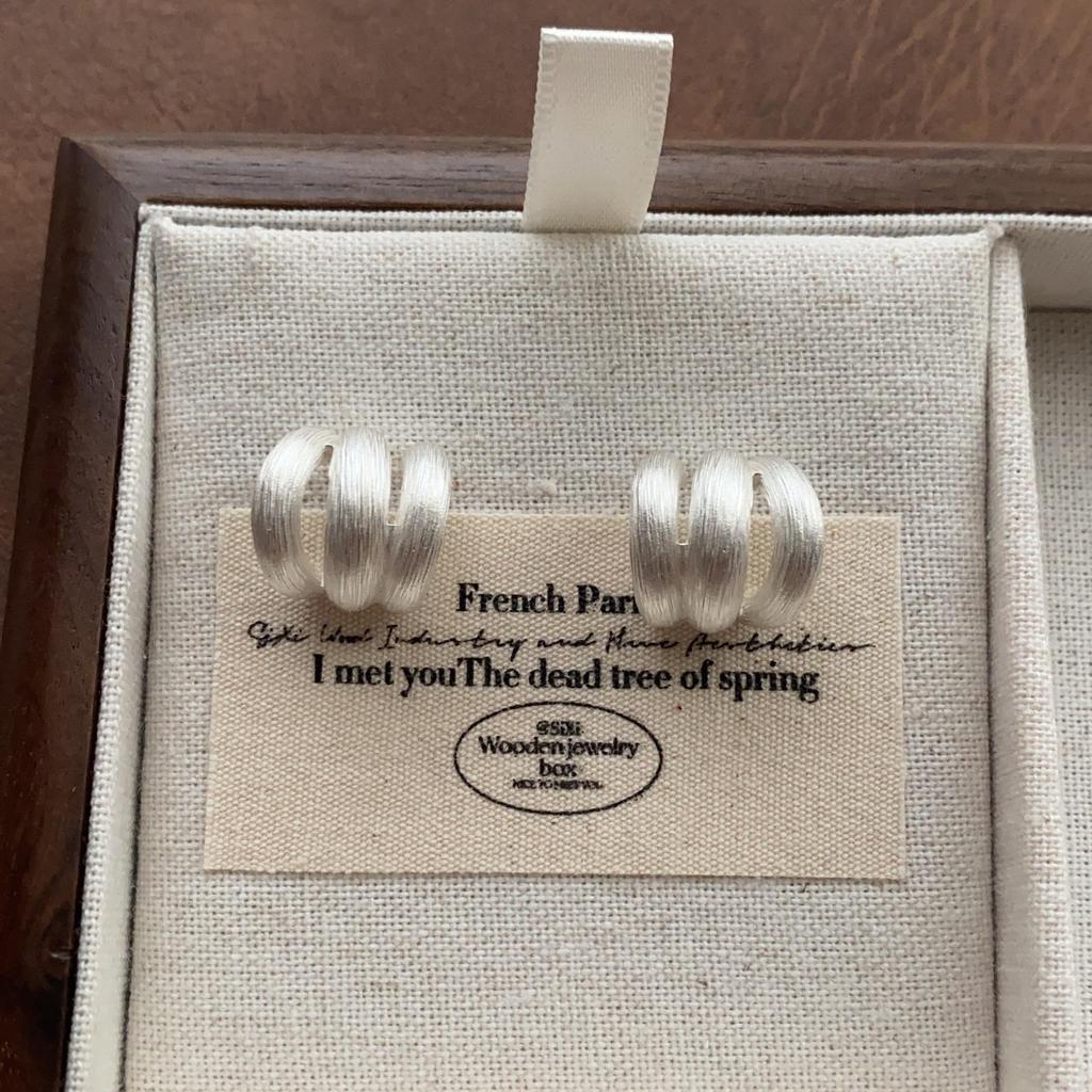 "Vintage Creamy Yellow Starfish Ear Clips: Elegant and Cute, Piercing-Free Sea Star Earrings"