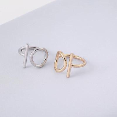 Anillo minimalista japonés-coreano de cobre con diseño geométrico a rayas: diseño único que no se decolora, ideal para parejas.