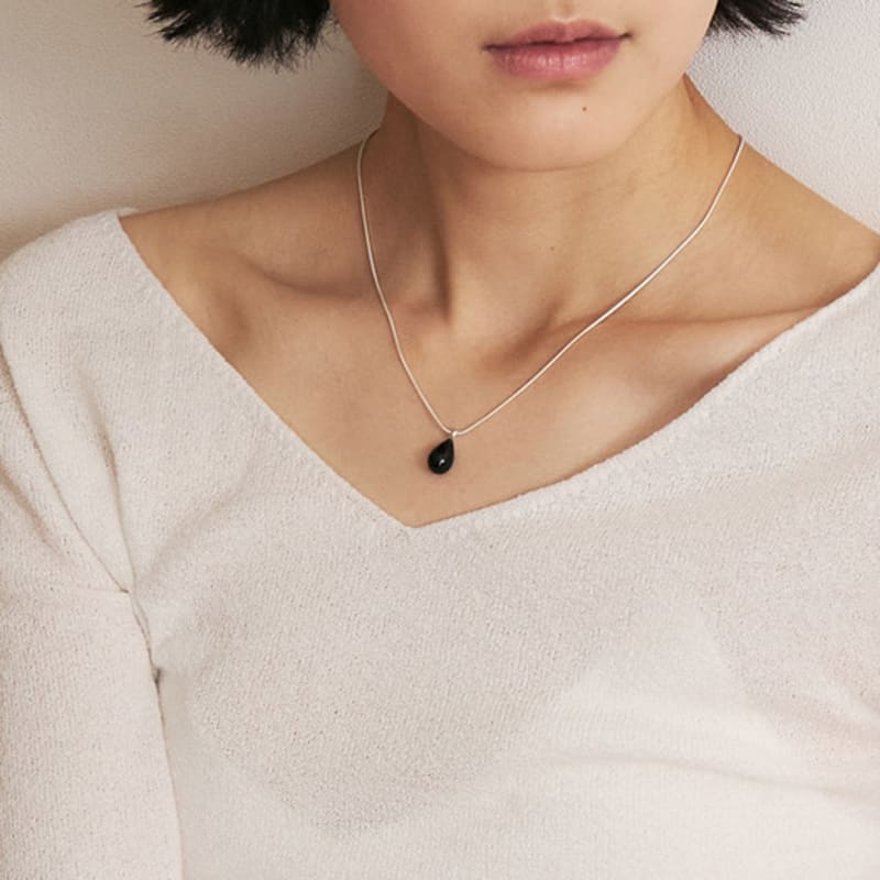 

KODO Tiny Dewdrop Necklace Matt Silver
