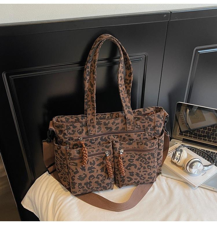 

Large capacity leopard print tote bag women s new versatile women s shoulder messenger bag casual mommy handbag