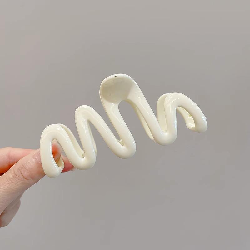 Blue Heart Wave Shaped Hair Claw Cream Color Clips for Women Sweet Cute Irregular Shark Clip Large Ponytail Clip Hairpins 11CM