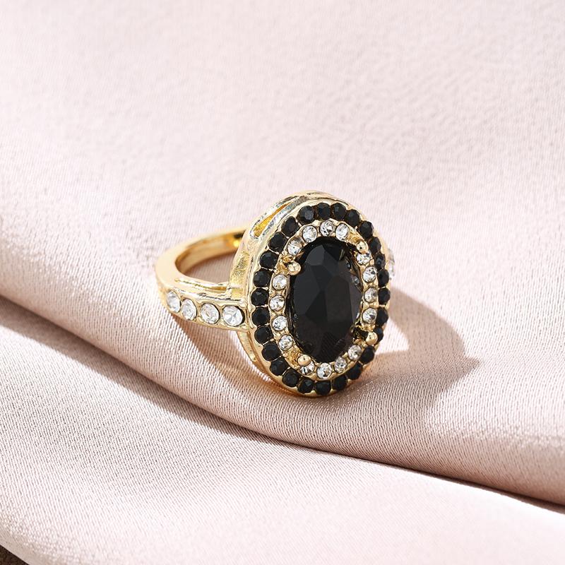 Fashionable Black Oval Inlaid Zircon Women's Ring, Suitable for Brides' Engagement Jewelry, Banquet Party Accessories and Gifts