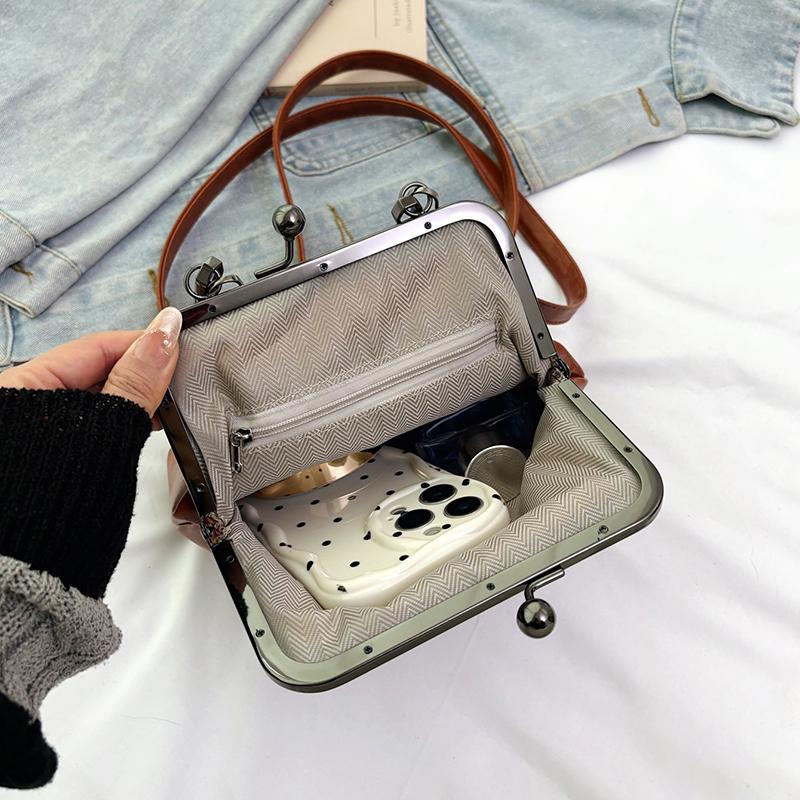 Designer Luxury Handbag with Kiss Lock Vintage PU Leather Shoulder Bag Solid Color Top-Handle Bag Retro Clip Bag Crossbody Bags