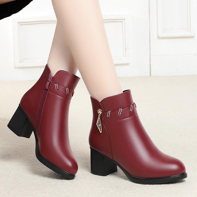 Mom shoes winter velvet thickened soft leather cotton shoes women, new fur shoes women's and elderly thick heel short boots