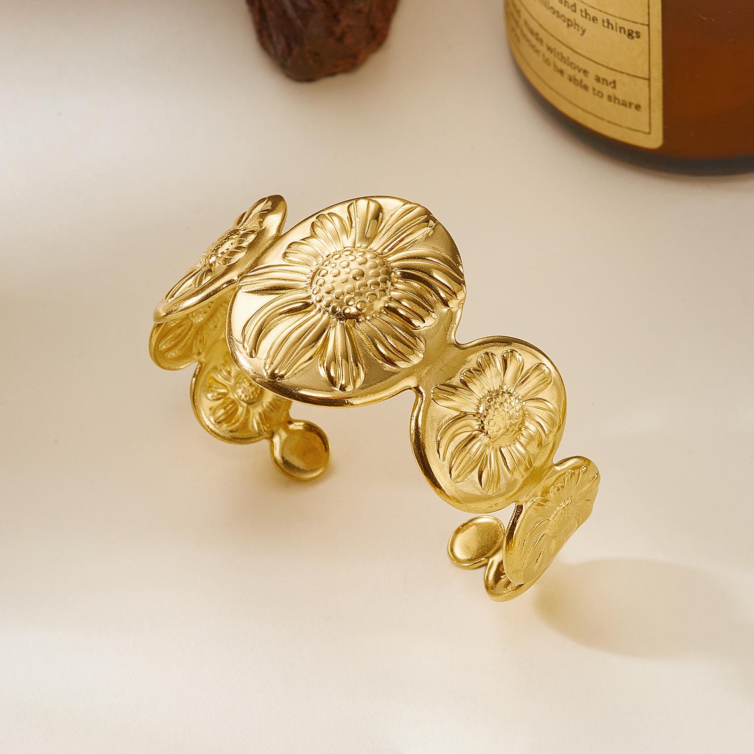 

Sweet Flower Stainless Steel Cuff Bracelet for Women Vintage Gold Plated Sunflower Wide Bangle Party Chunky Jewelry Gift