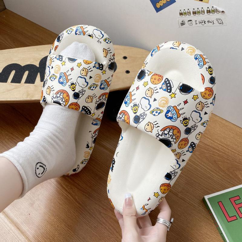 

Літо М яке дно з антизапахом Ванна кімната всередині Ванна Нековзкий будинок з парами Товсте дно Легкі тапочки Сандалії Тапочки 44-45