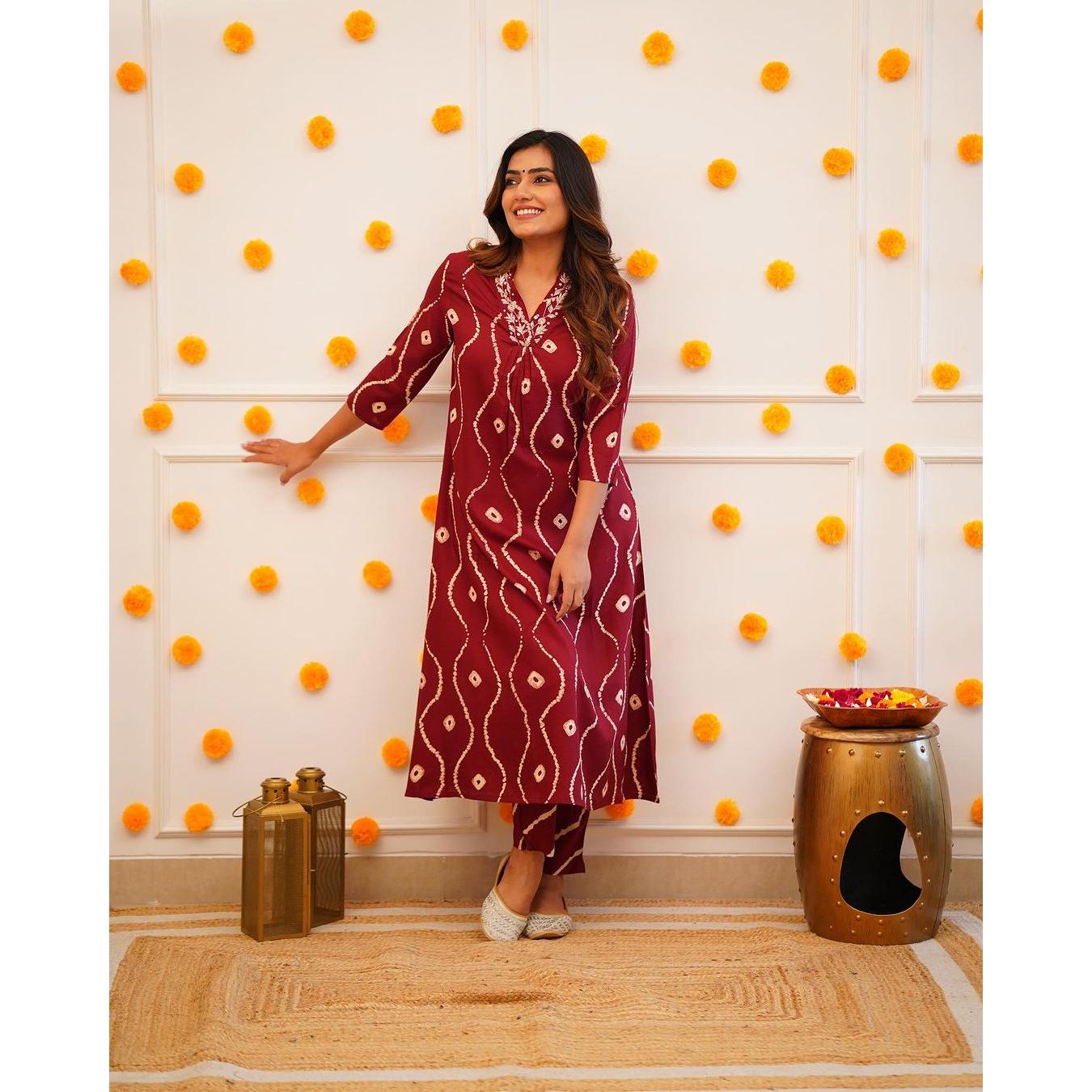 

новые комплекты брюк Kurta с красивой горловиной. Цвета детализации вышивки.
