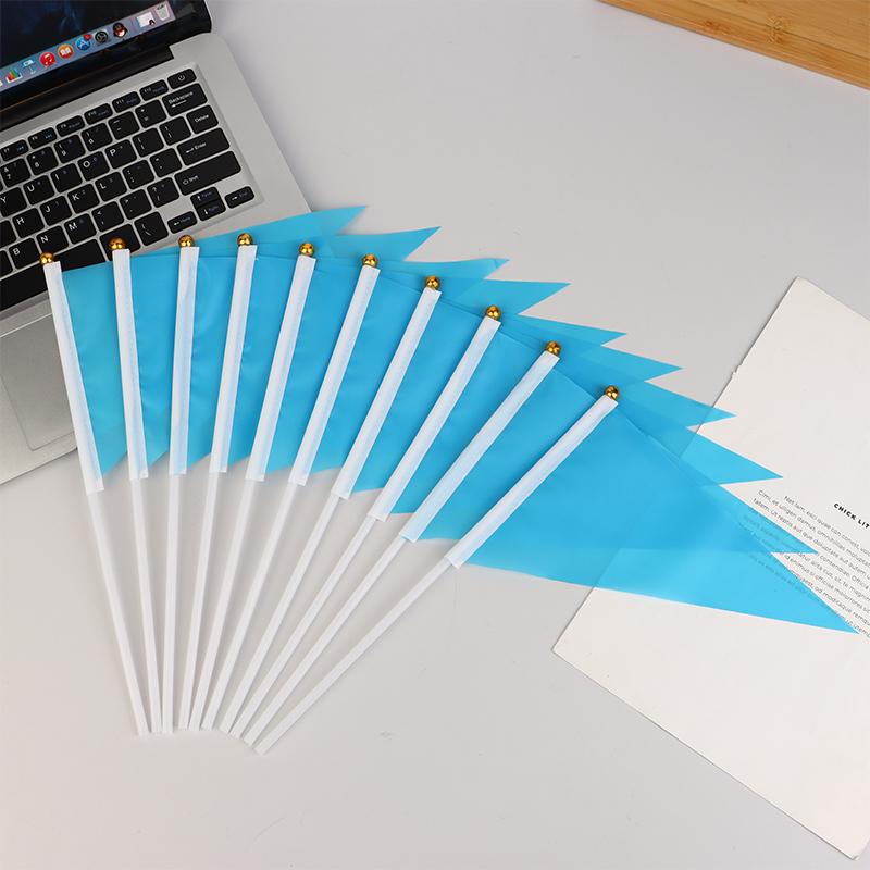 10 Stück Bunte Dreiecksflaggen mit 10 Plastik-Fahnenstangen Handgehaltene Kleine Bunte Flaggen zum Markieren von Garten Rasen Hof Zubehör