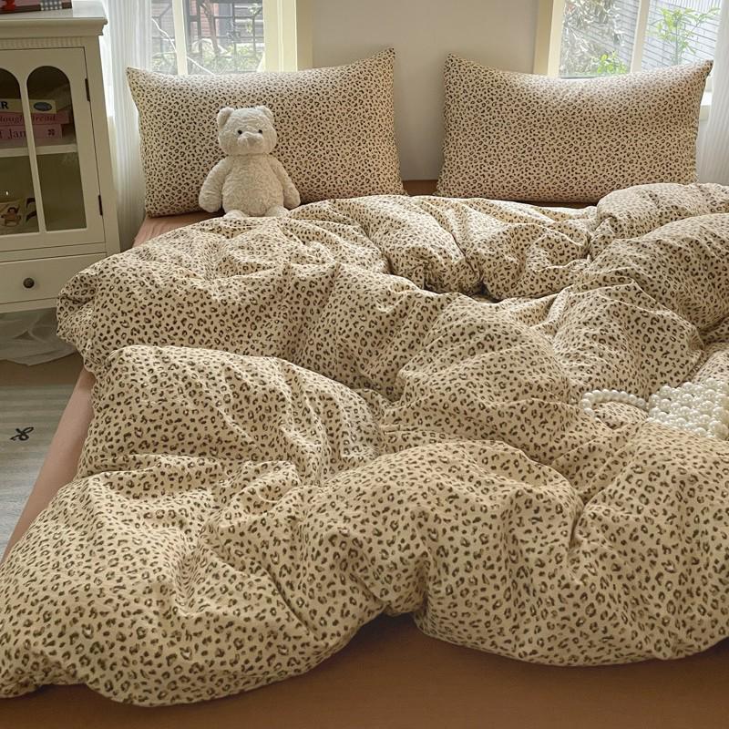 G5Z25 Jacquard Four-Piece Nude-Sleep Bedding Set with Cloud-Feel Double-Layer Gauze for Girls, Includes Duvet Cover and Fitted Sheet