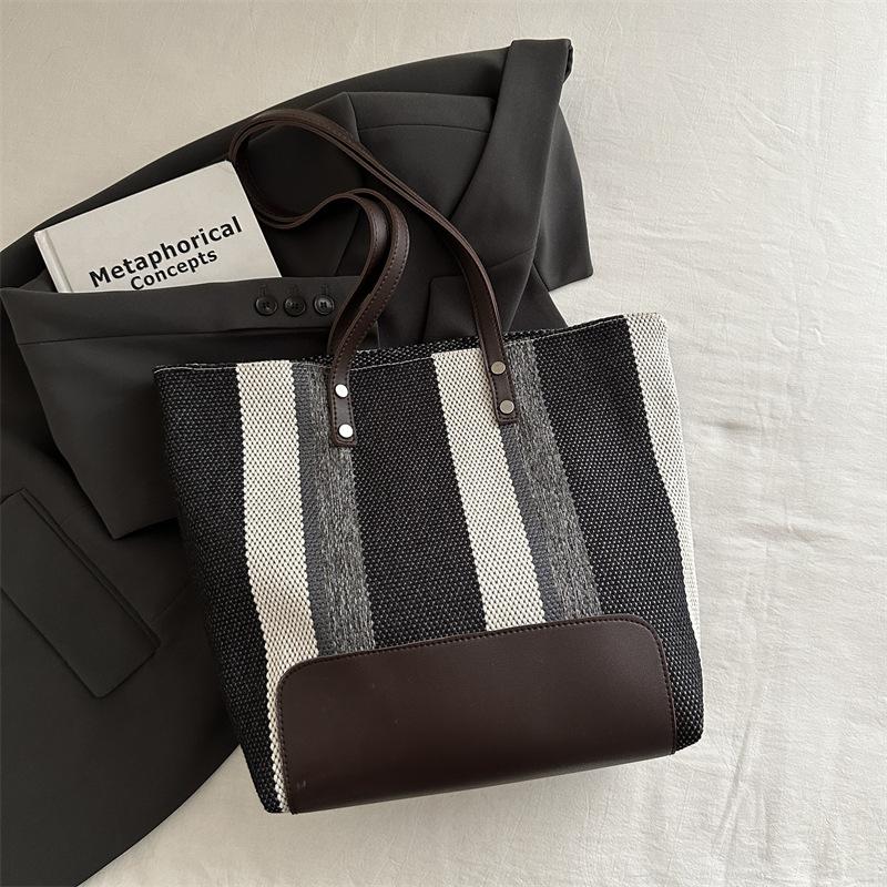 Fashion Niche Design Foreign Style Commuter Portable Lazy Wind Women's Bag 2025 New Tote Bag Trendy Underarm Shoulder Bag