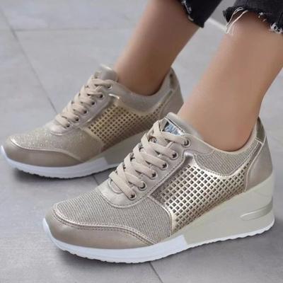 Trendiges Design und sportliche Schuhe für Damen Frühjahr 2024 Neu Dicke Sohle Schräger Absatz Pailletten Schnürung Mesh Atmungsaktiv Einzelner Schuh