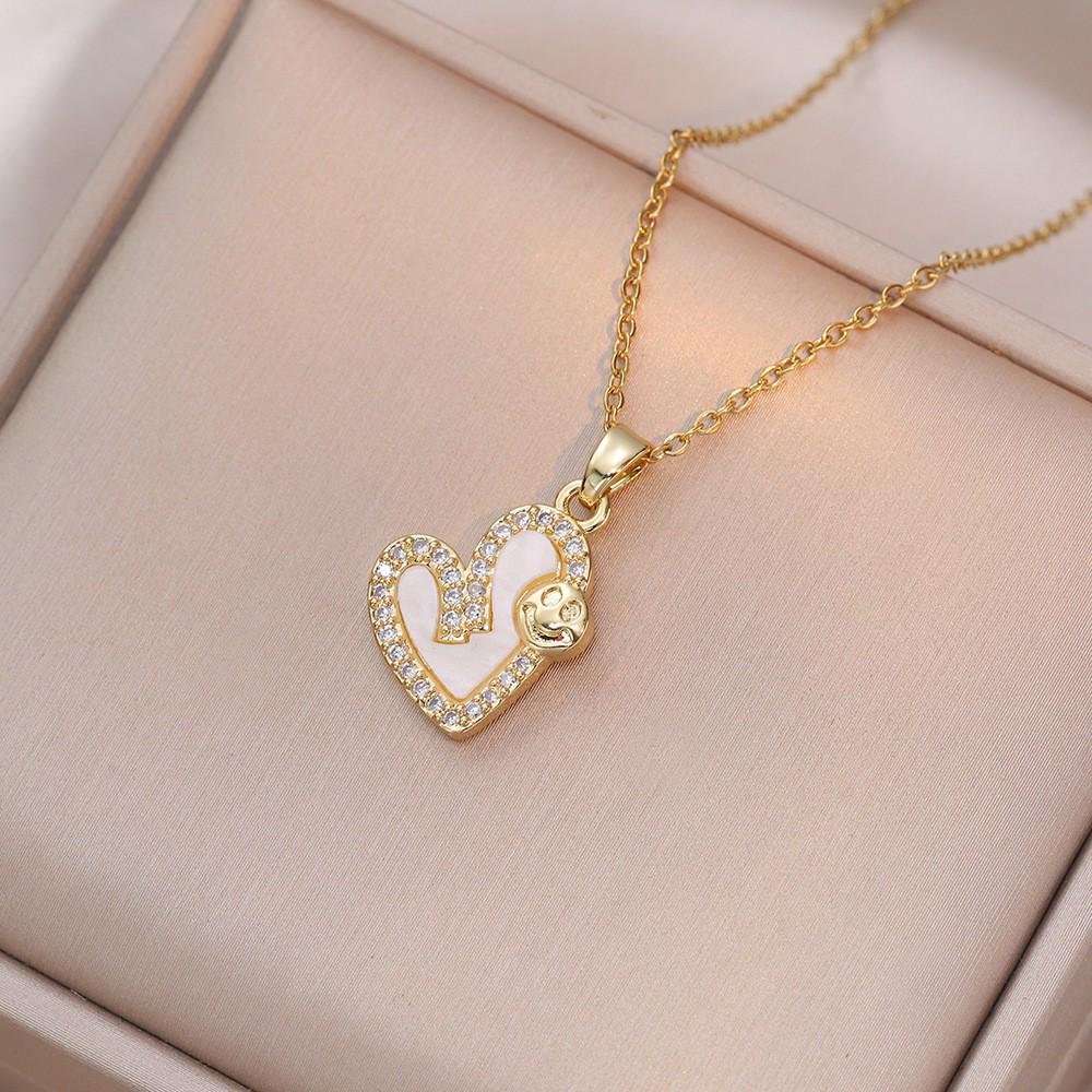 Women's Fashion Heart Pendant Necklace - Elegant, Simple Design, Versatile Clavicle Chain Jewelry