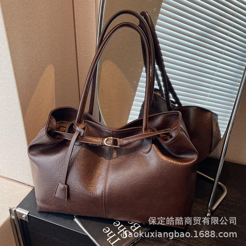 Retro bag women's large capacity 2025 new autumn and winter versatile simple shoulder bag premium texture commuter tote bag