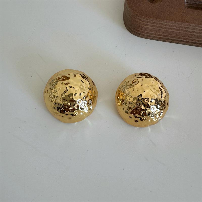 

Цзян Шуин Металлические Серебристые Серьги-Пуссеты Большого Размер - Преувеличенный Художественный Вогнуто-Выпуклый Дизайн, Крутой и Дерзкий Гонконгский Стиль. золотой