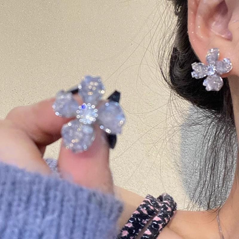 Exquisite Zircon Earrings for Women, Light Luxury, Versatile, Elegant, High-end Feel, Niche Design Style Earrings