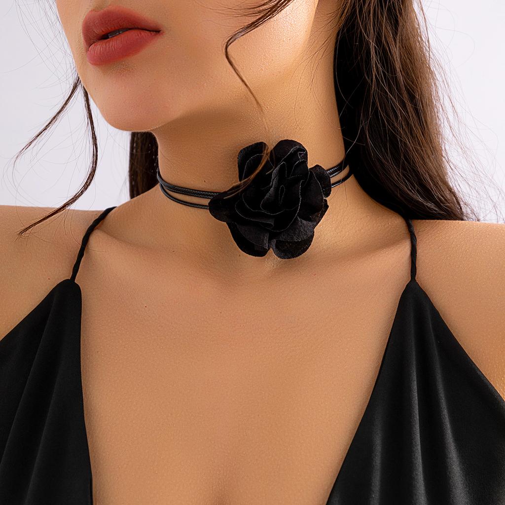 Elegant Long Rope Chain with Large Flower Choker Necklace for Women Trendy Charms Ladies 2026 Fashion Jewelry On Neck Decoration