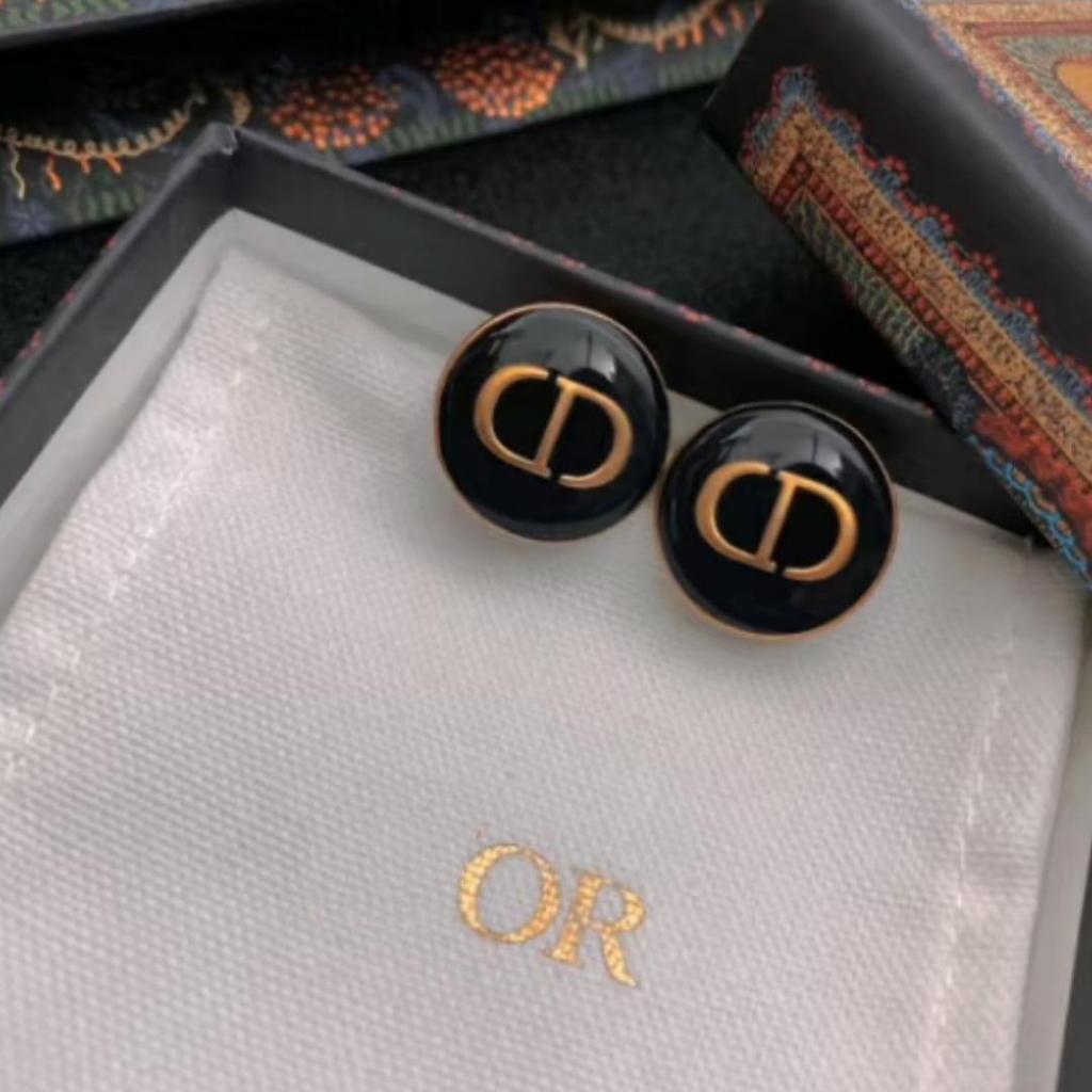 Brincos de Tarraxa Redondos Esmaltados Pretos Retro Seiko Diga D para Mulheres