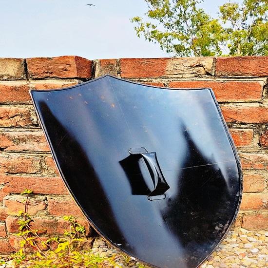 71,12 cm Pirmasis keršytojo skydas, mūšio gynybos skydas