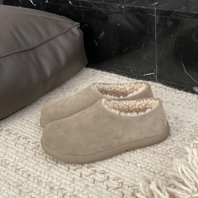 Snow boots, sheepskin and fur integrated, winter new all-inclusive, one pedal, velvet to keep warm, small potato woman